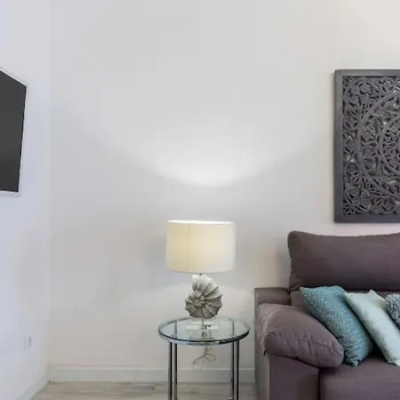 Apartment Near Fcb Stadium Up To 8 One Car Free Parking *