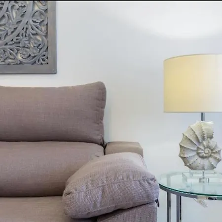 Apartment Near Fcb Stadium Up To 8 One Car Free Parking *