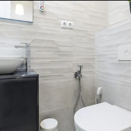 Near Fcb Stadium Up To 8 One Car Free Parking * Barcelona