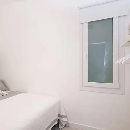 Apartment Near Fcb Stadium Up To 8 One Car Free Parking *