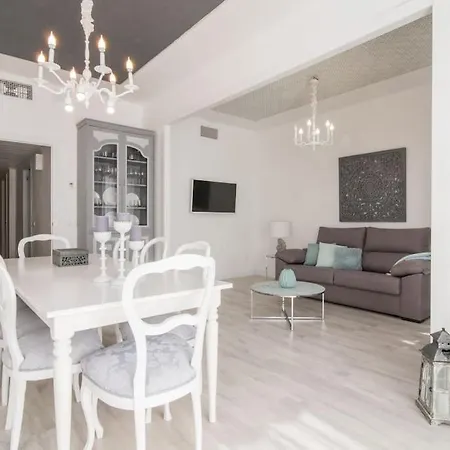 Apartment Near Fcb Stadium Up To 8 One Car Free Parking *