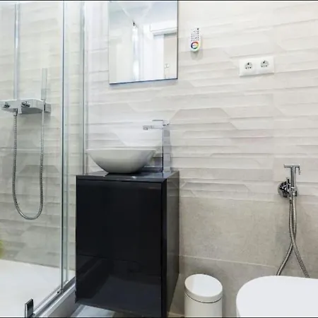 Near Fcb Stadium Up To 8 One Car Free Parking * Barcelona