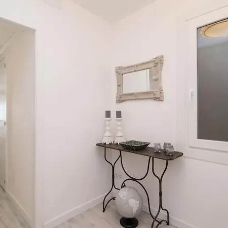 Apartment Near Fcb Stadium Up To 8 One Car Free Parking