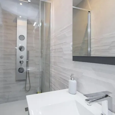 Near Fcb Stadium Up To 8 One Car Free Parking * Barcelona