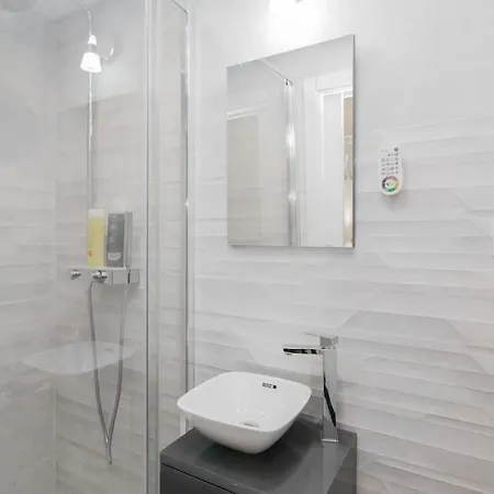 Near Fcb Stadium Up To 8 One Car Free Parking Apartment